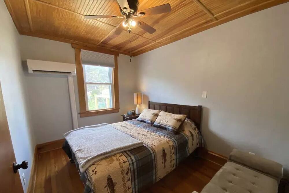 Photo of Bedroom in Bassett