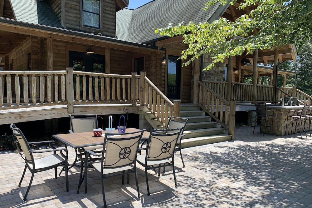 Photo of Patio Balcony in Stonehouse