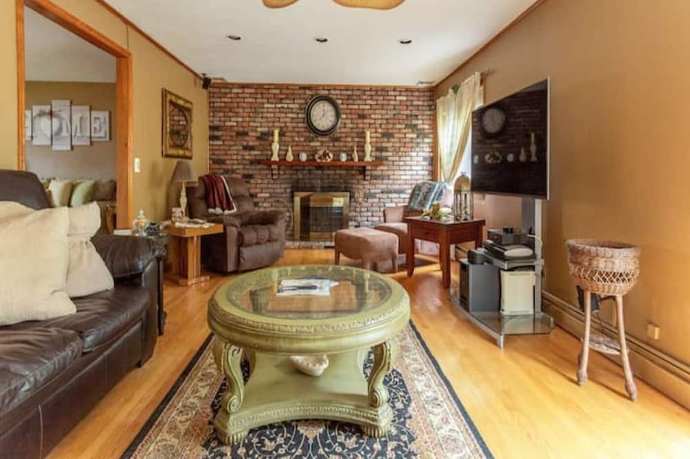 Photo of Livingroom in Holbrook