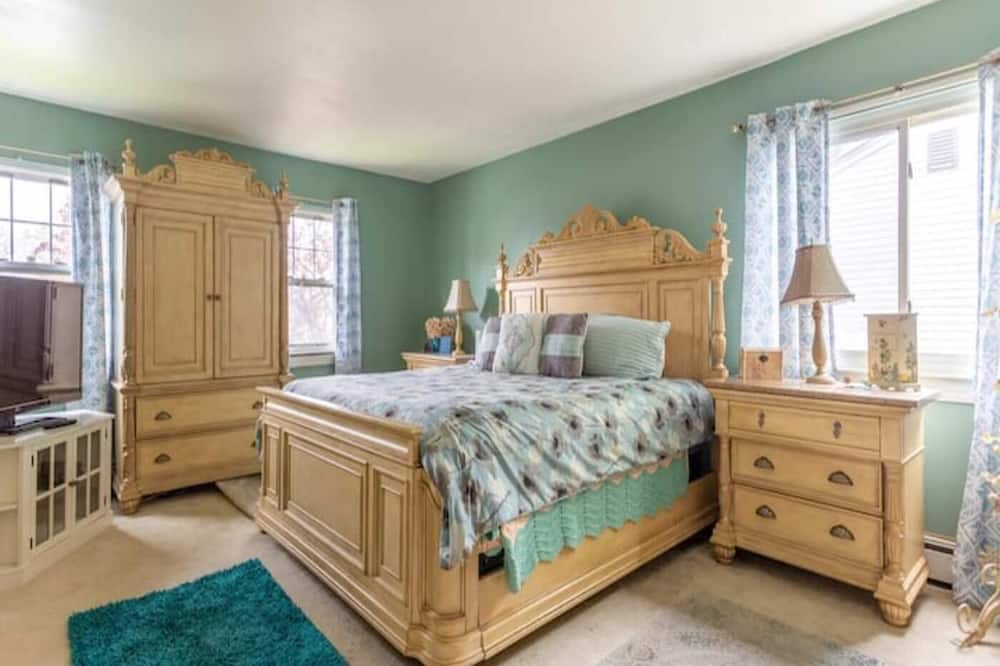 Photo of Bedroom in Holbrook