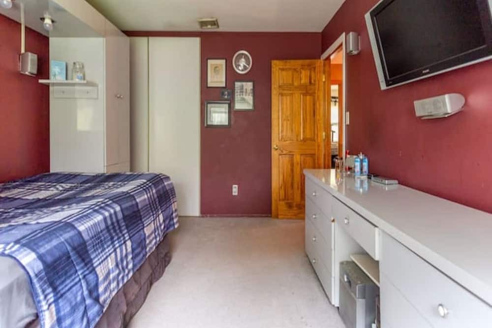 Photo of Bedroom in Holbrook