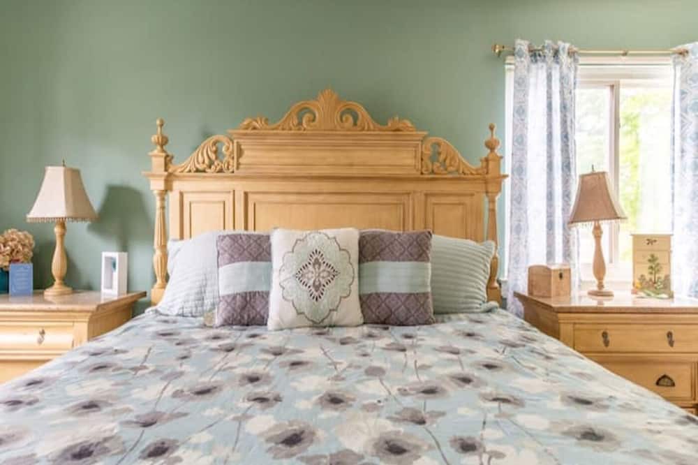 Photo of Bedroom in Holbrook