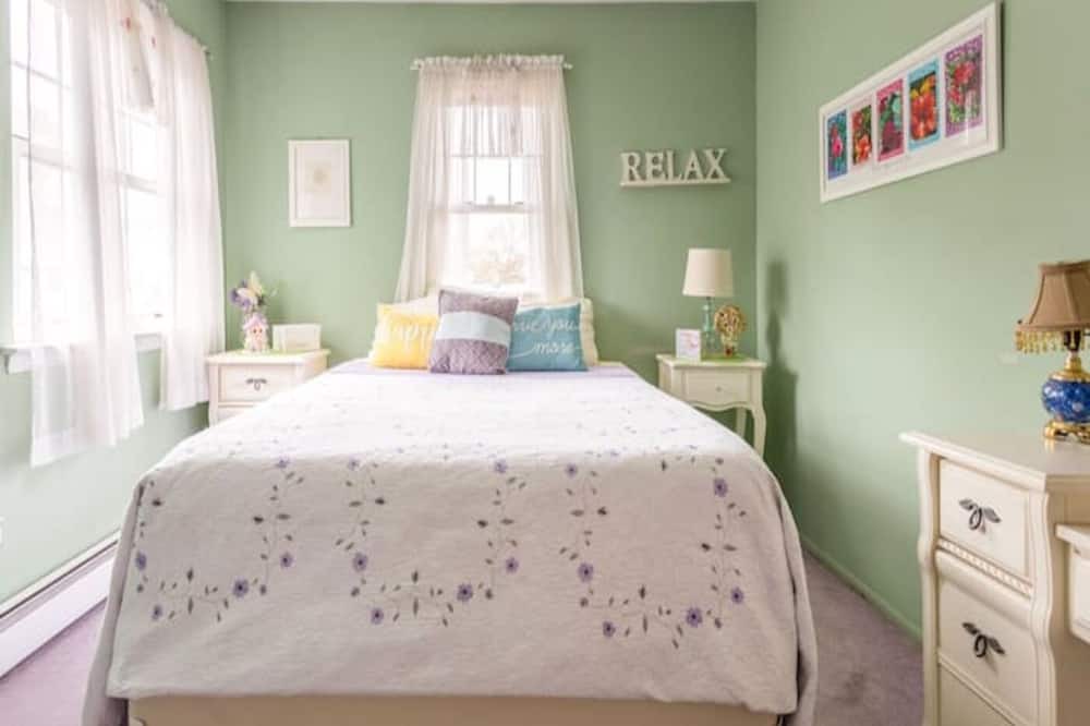 Photo of Bedroom in Holbrook