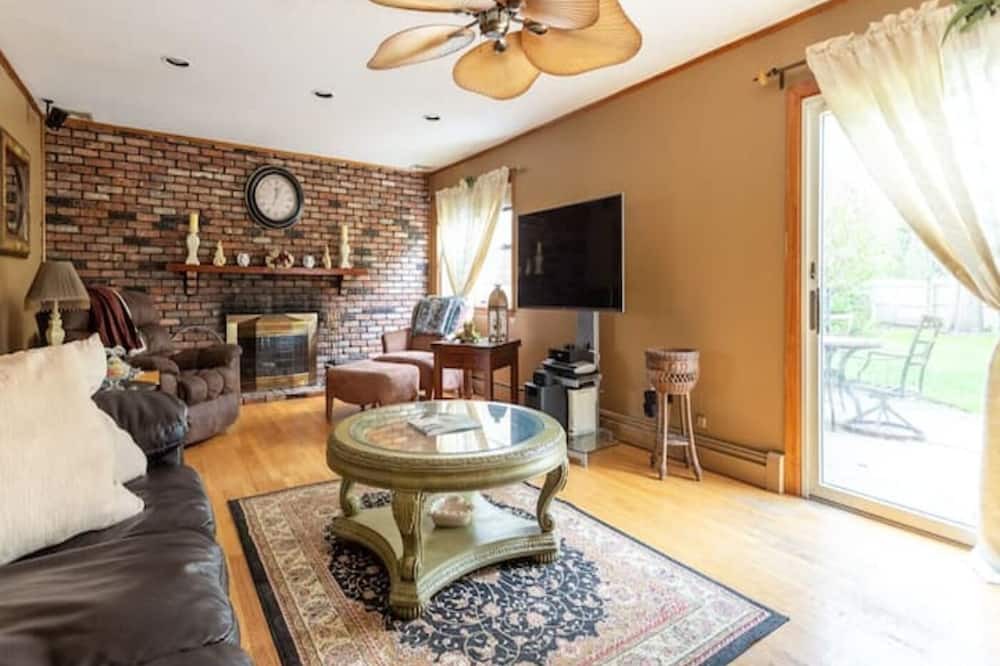 Photo of Livingroom in Holbrook