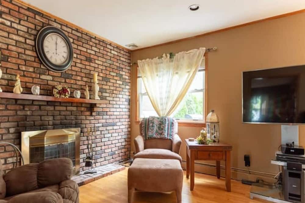 Photo of Livingroom in Holbrook