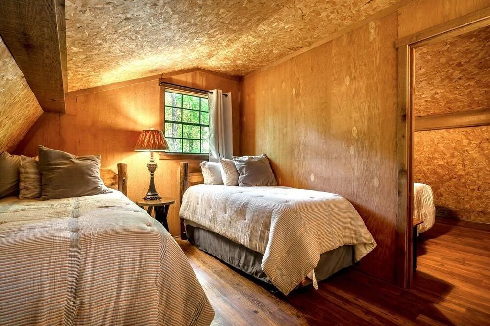 Photo of Bedroom in Walnut Mountain