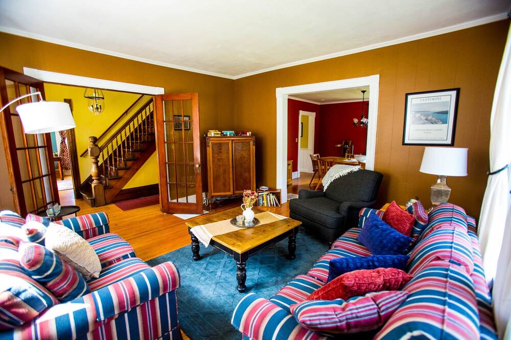 Photo of Livingroom in Hamilton