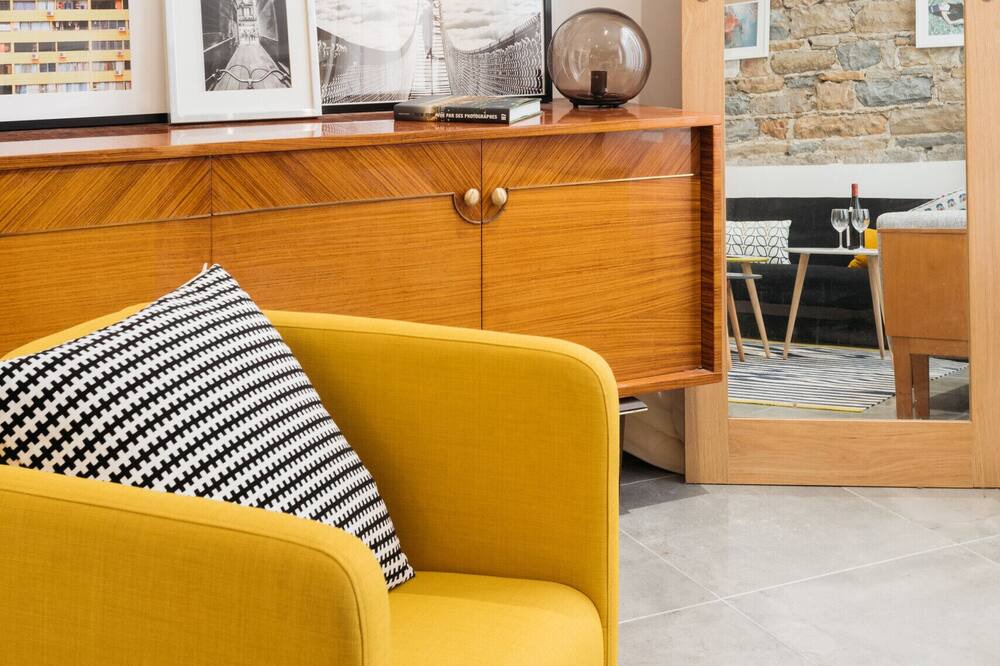 Photo of Livingroom in Voltaire - Saint Amour