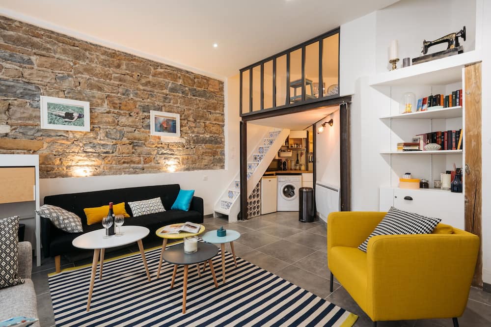 Photo of Livingroom in Voltaire - Saint Amour