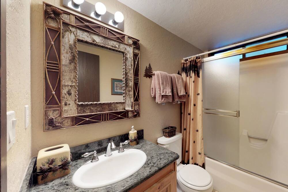 Photo of Bathroom in Kingswood Estates