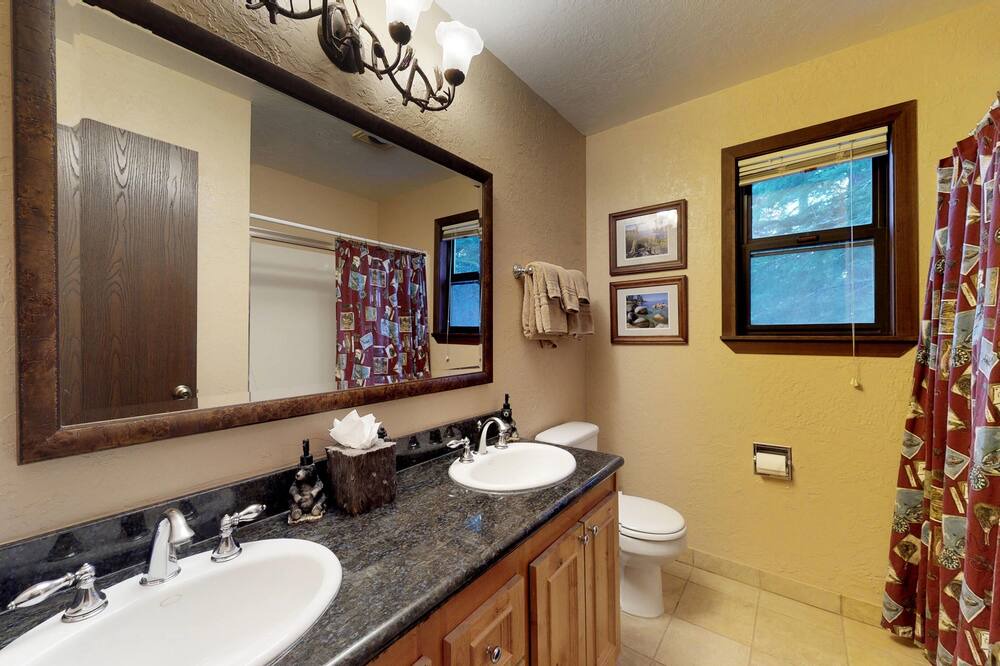 Photo of Bathroom in Kingswood Estates
