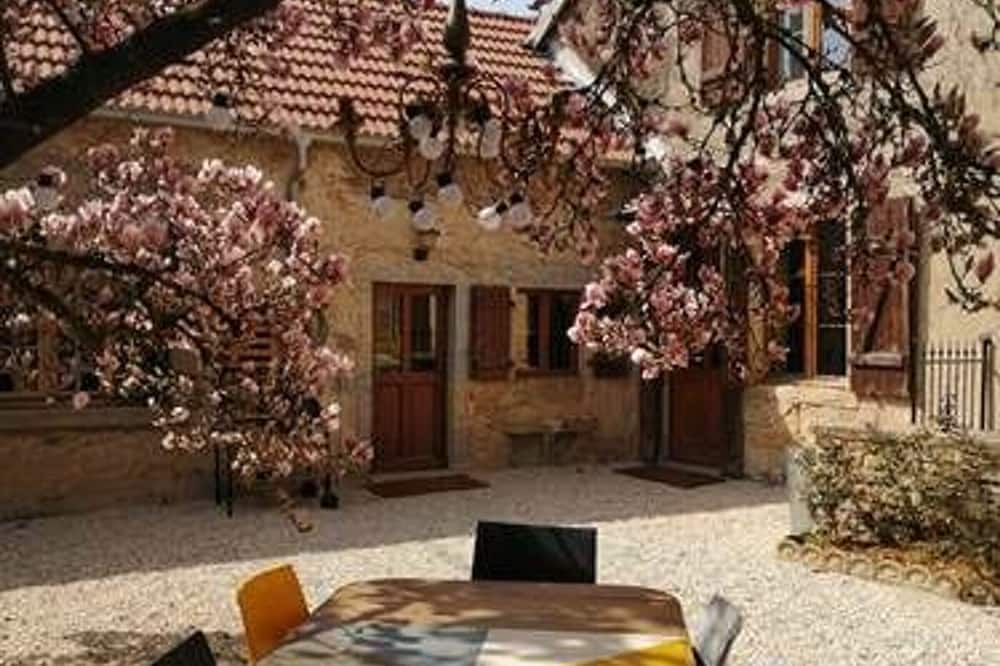 Photo of Outdoor in Cusey