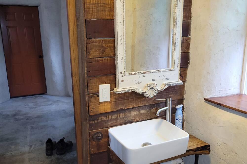 Photo of Bathroom in Gatewood