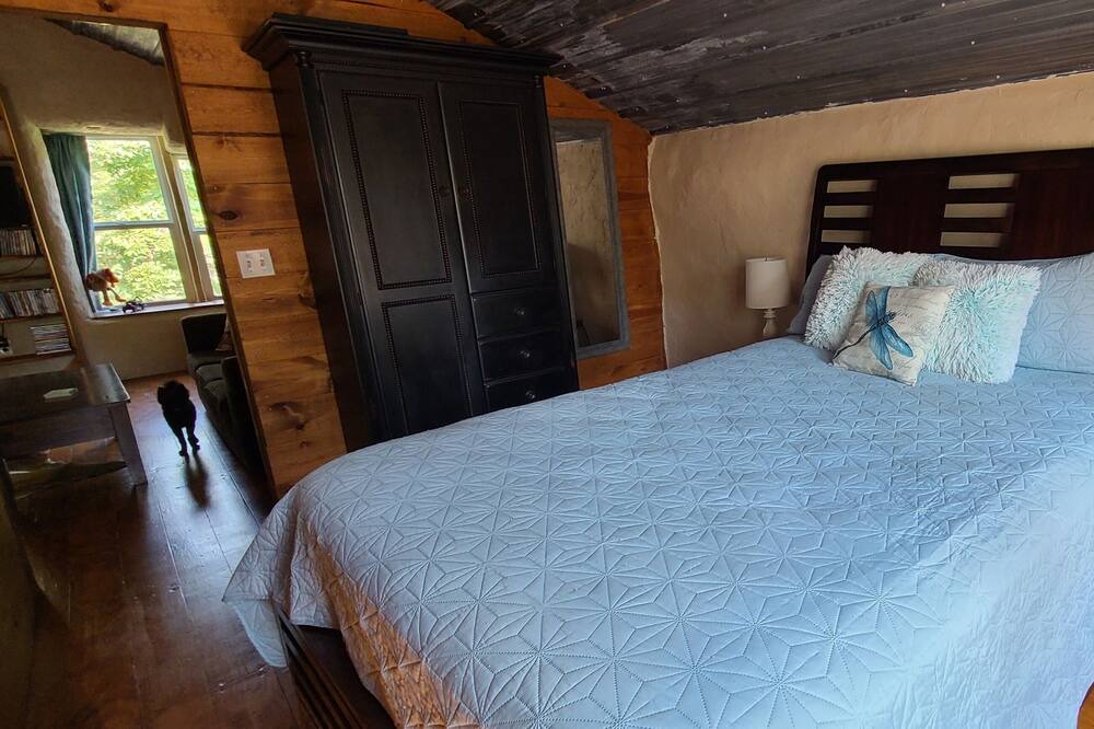 Photo of Bedroom in Gatewood