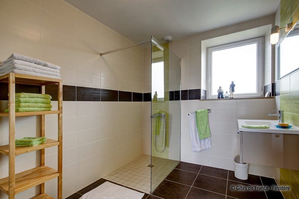 Photo of Bathroom in Plouneventer