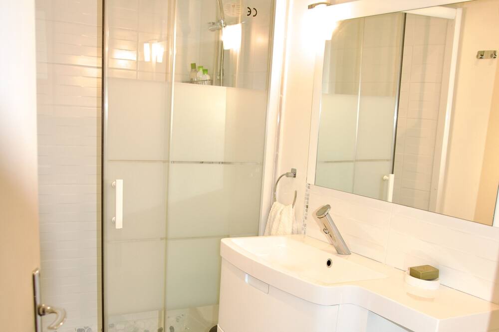 Photo of Bathroom in Lastours