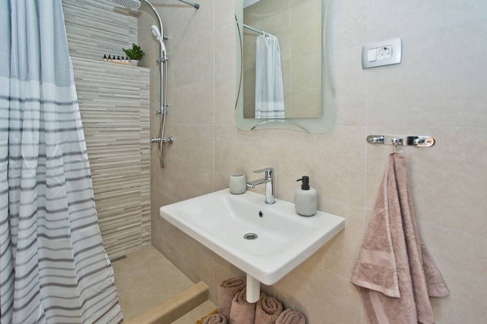 Photo of Bathroom in Bogomolje