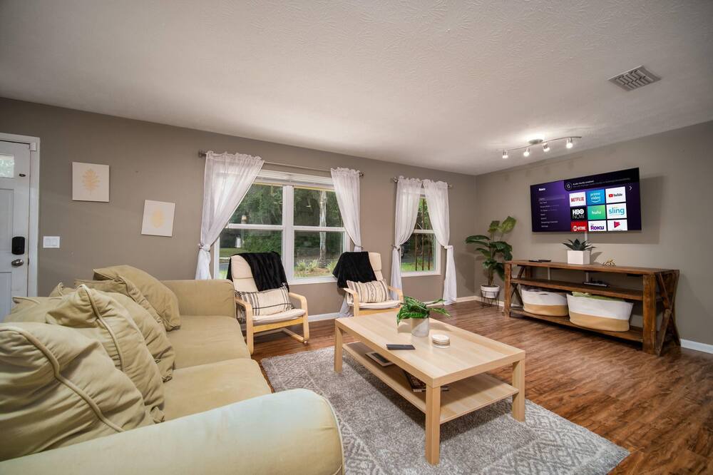 Photo of Livingroom in Orange Park