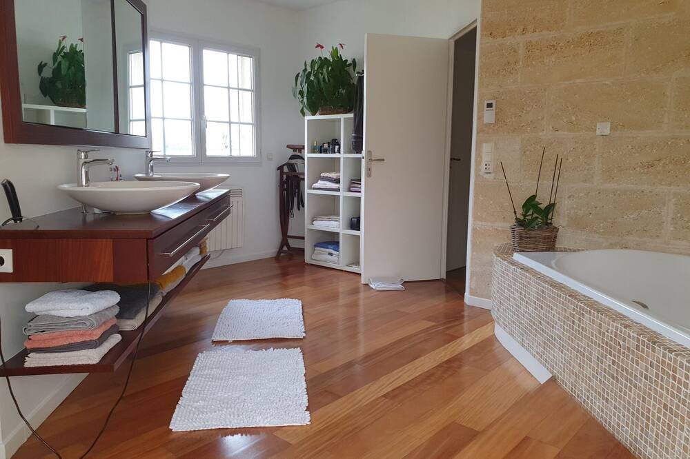 Photo of Bathroom in Merignac
