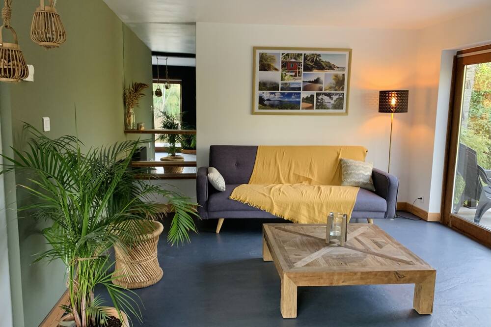 Photo of Livingroom in Saint-Quentin-en-Tourmont