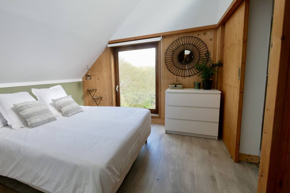 Photo of Bedroom in Saint-Quentin-en-Tourmont