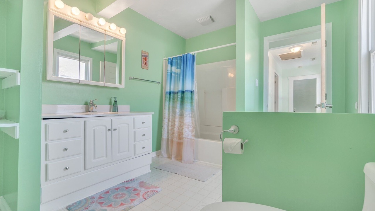 Photo of Bathroom in Willoughby Spit