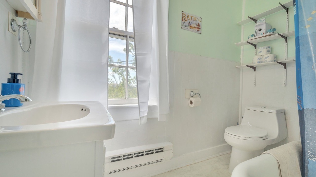 Photo of Bathroom in Willoughby Spit