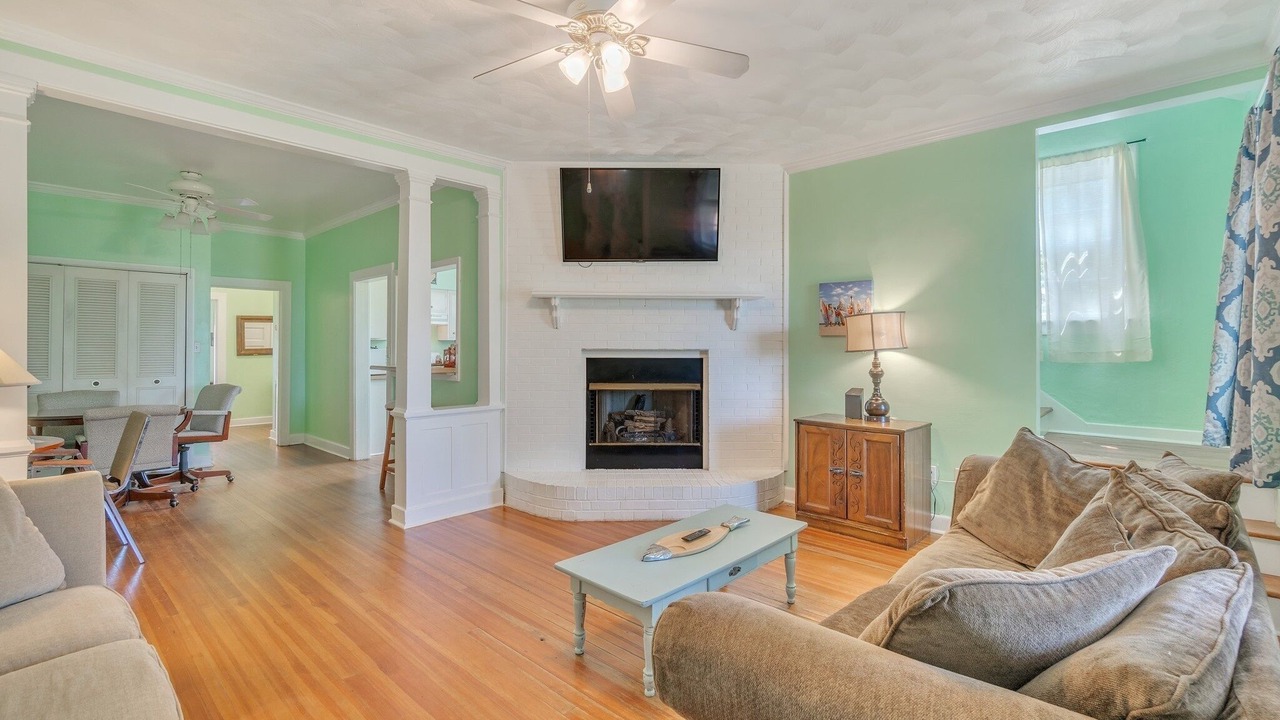 Photo of Bedroom in Willoughby Spit