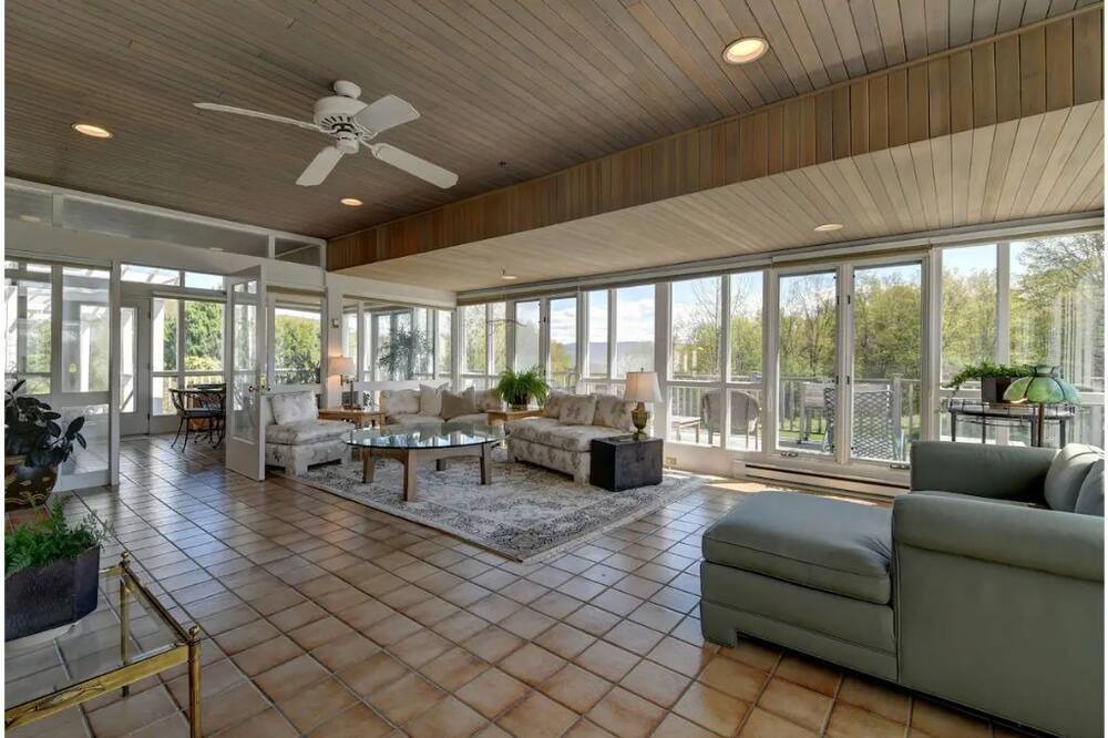 Photo of Livingroom in Williamstown