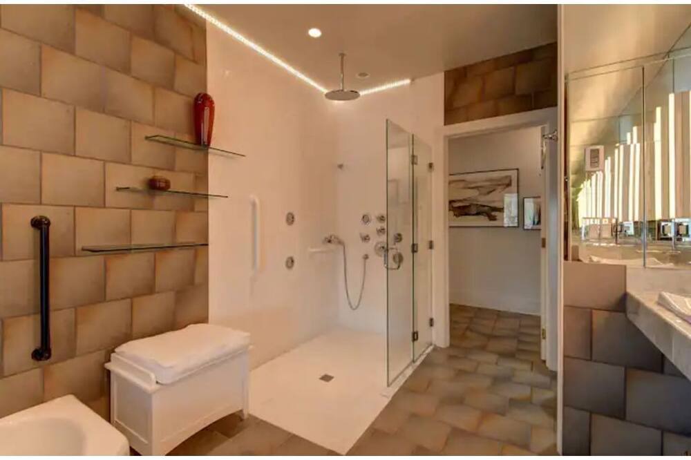 Photo of Bathroom in Williamstown