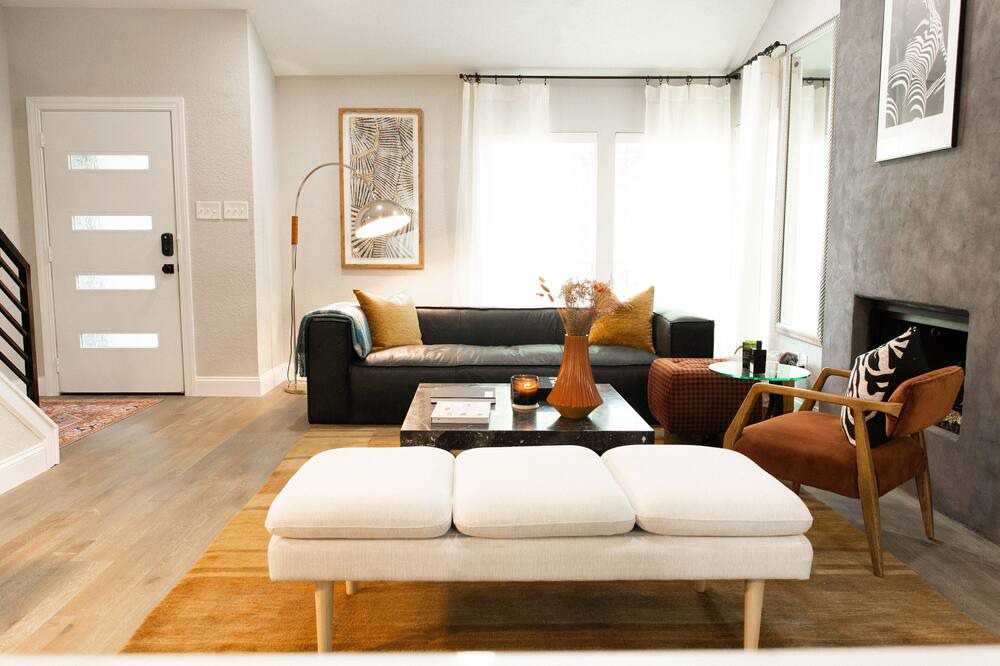 Photo of Livingroom in Grogan's Mill