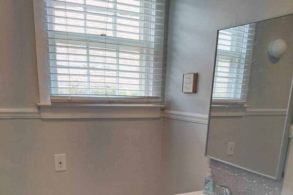 Photo of Bathroom in Winder