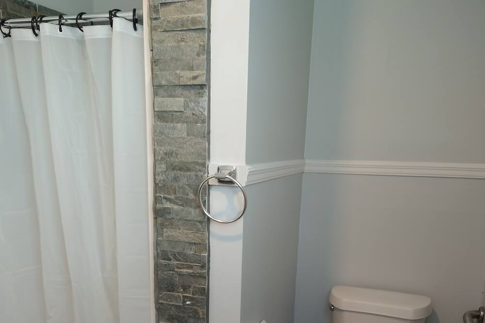 Photo of Bathroom in Winder