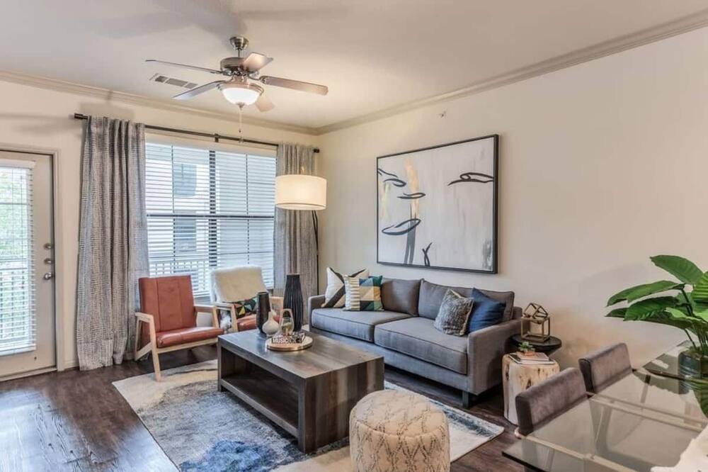 Photo of Livingroom in Memorial City