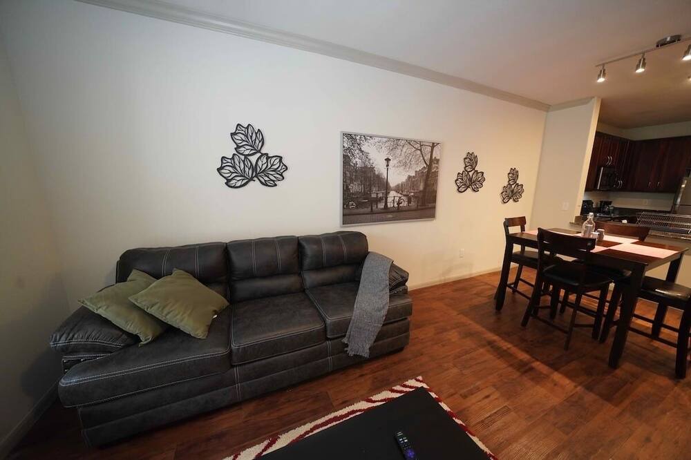 Photo of Livingroom in Memorial City