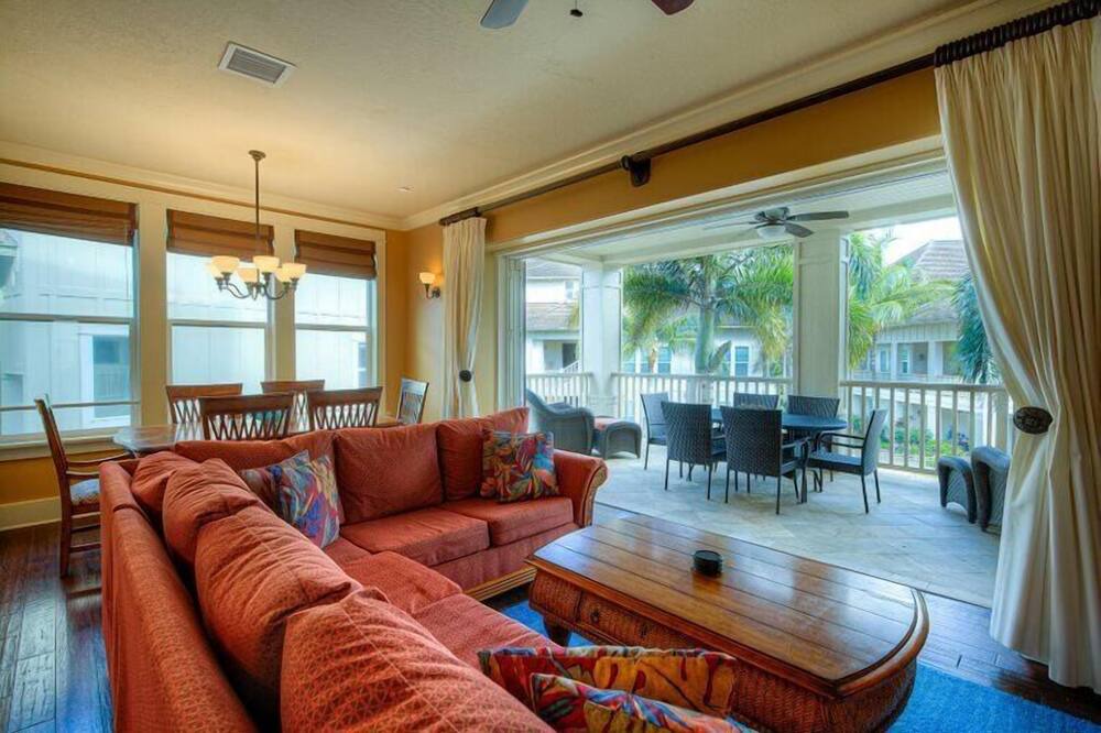 Photo of Livingroom in Bayview