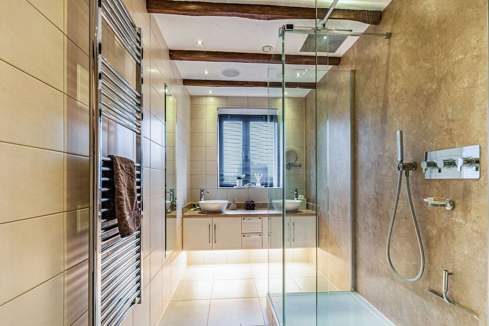 Photo of Bathroom in Stalisfield