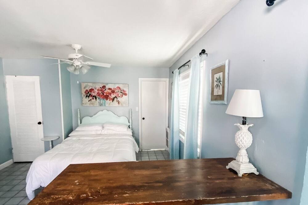 Photo of Bedroom in Tropic