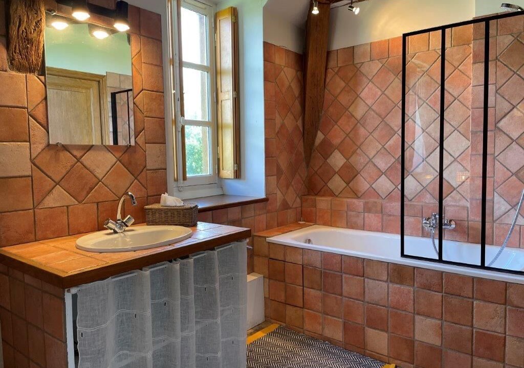 Photo of Bathroom in Paucourt