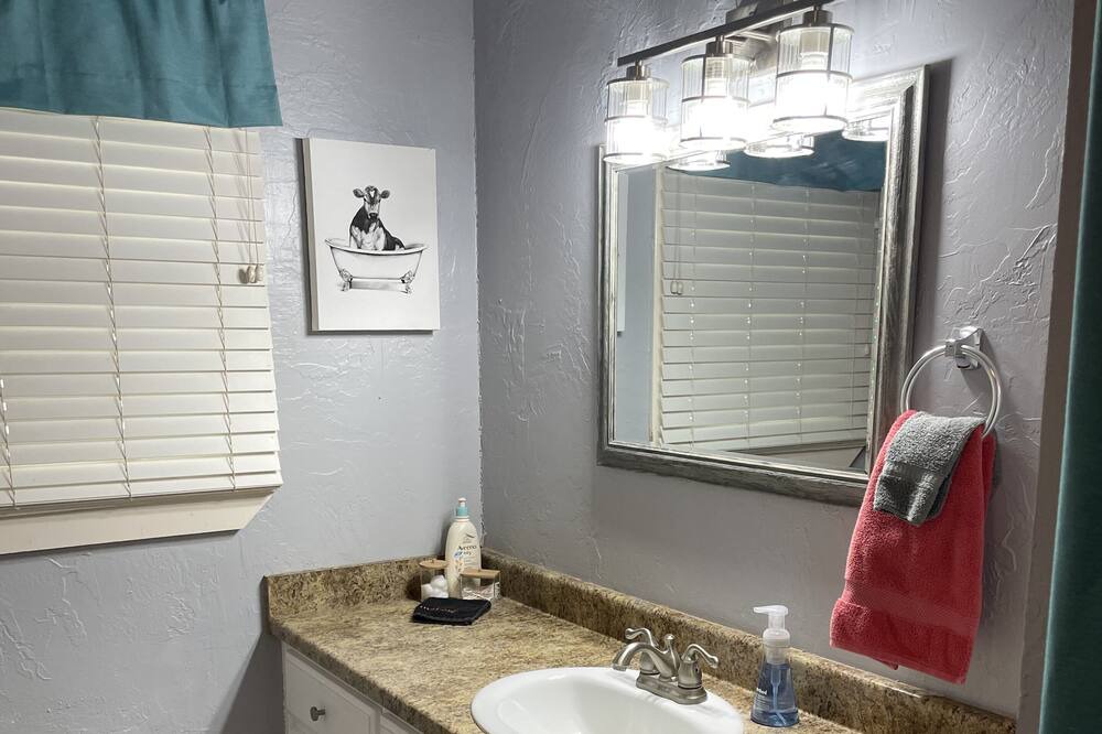 Photo of Bathroom in Canyon