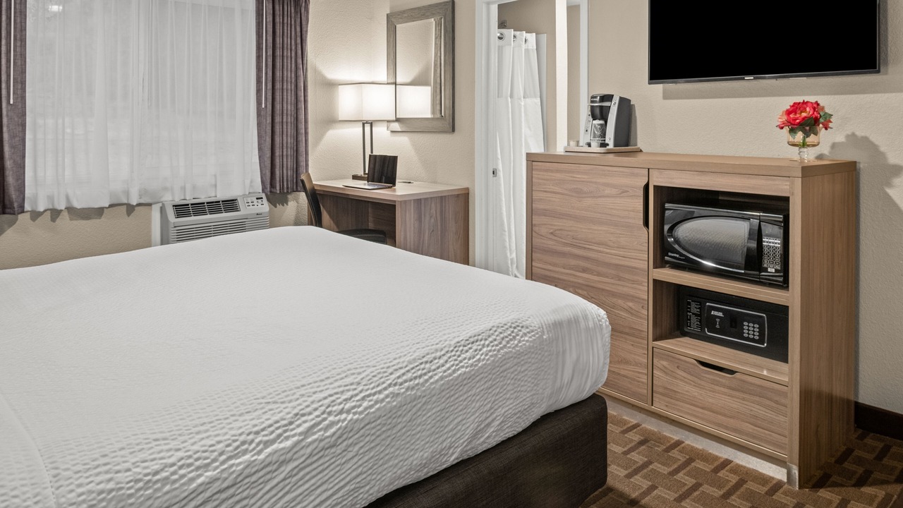 Photo of Bedroom in Groveland