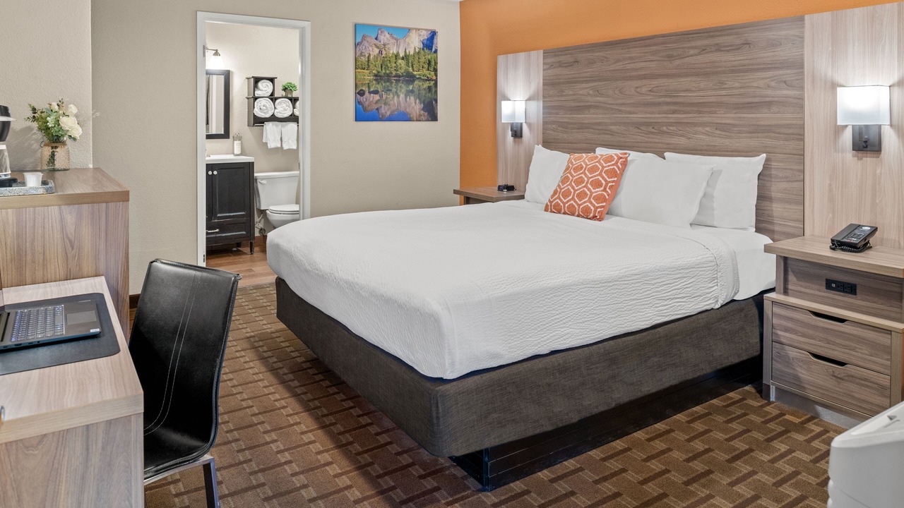 Photo of Bedroom in Groveland