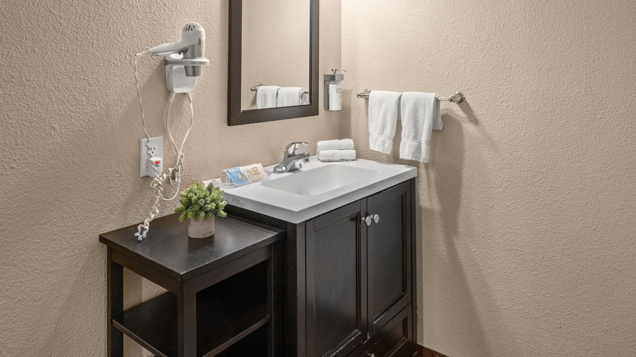 Photo of Bathroom in Groveland