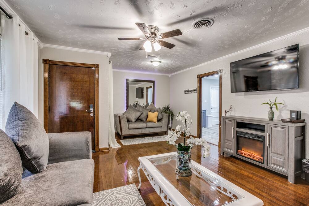 Photo of Livingroom in Edgebrook