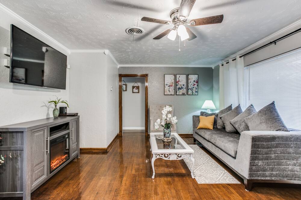Photo of Livingroom in Edgebrook
