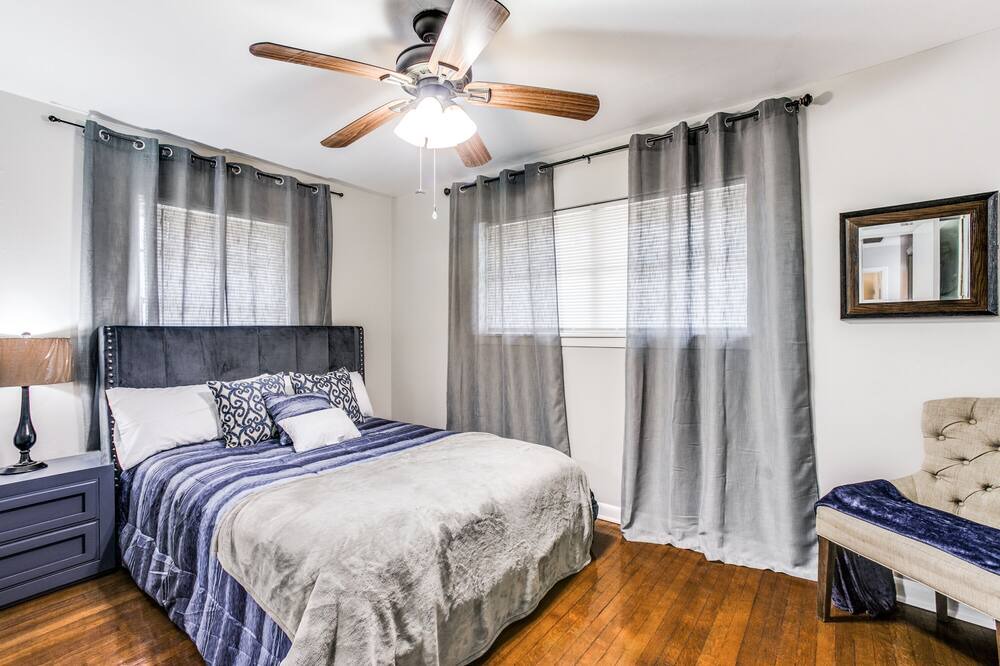 Photo of Bedroom in Edgebrook