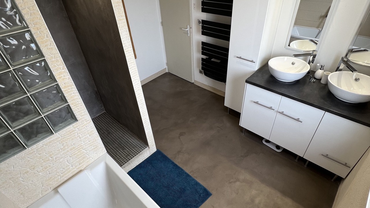 Photo of Others in Senas