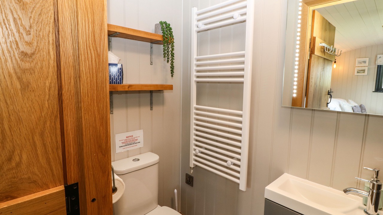 Photo of Bathroom in Llanfachraeth