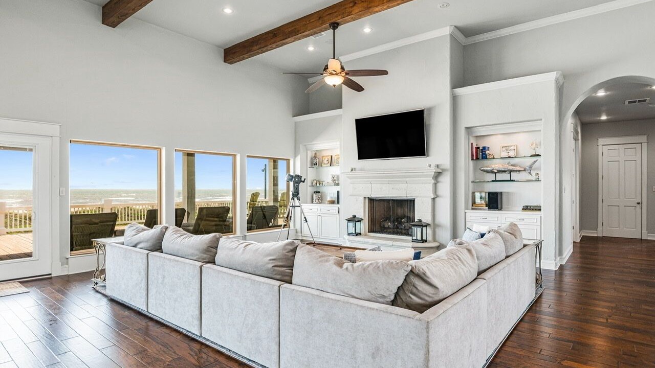Photo of Bedroom in Crystal Beach