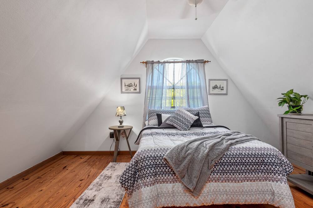 Photo of Bedroom in Carroll County